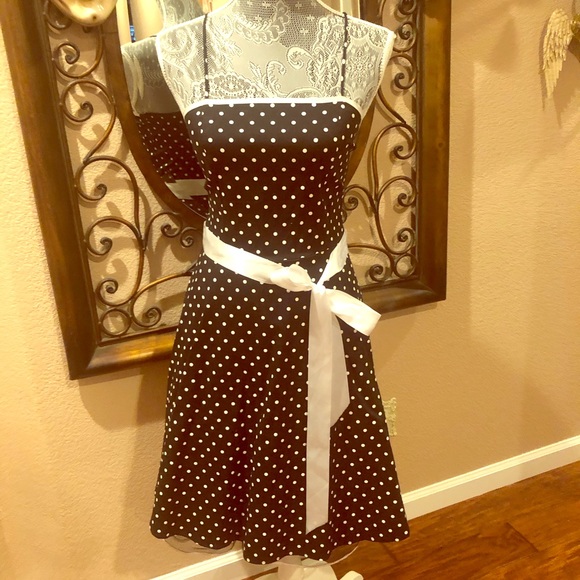 👗Polka Dot Dress with tulle under skirt - Picture 1 of 5